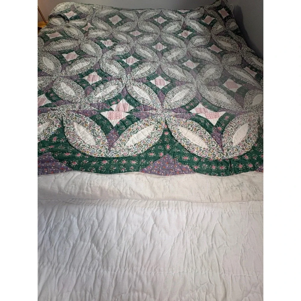 Double Wedding Ring Quilt Lavendar Green Embroidered Floral Farm Cottage Vintage